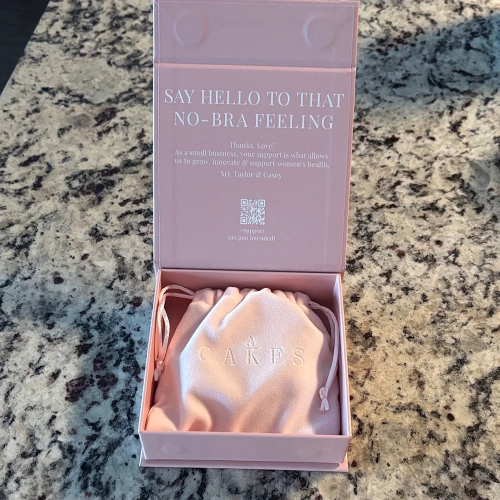 Cakes Pink Box with Drawstring Pouch - Picture 2 of 6